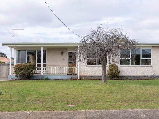 A FLEXIBLE HOME FOR LIVING OR INVESTING