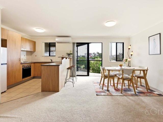 A Floor Plan Worth Noticing. A Top Floor Parkside Position to Match