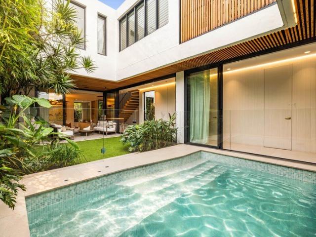 A Freestanding Architectural Sanctuary, Minutes Walk to Bondi Beach
