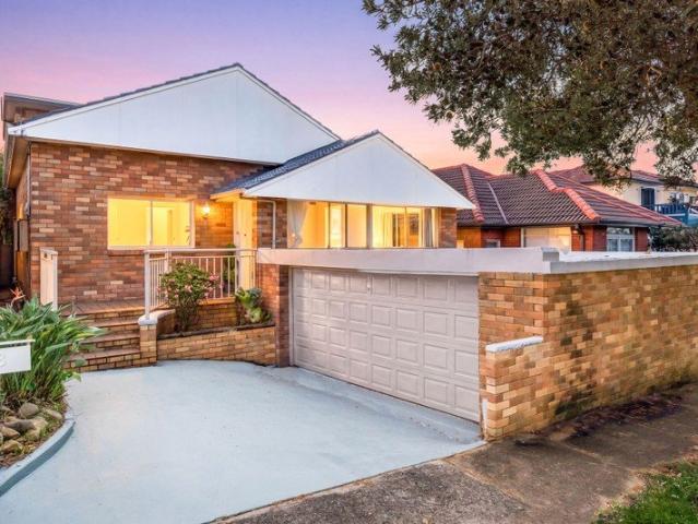 A Freestanding Beach House In North Maroubra With Ocean Views And A Sunny Backyard Escape