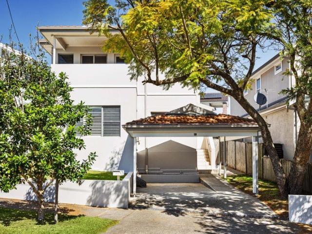 A freestanding family classic in a prized neighbourhood