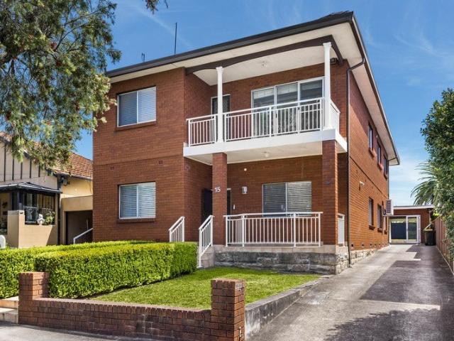 A freestanding family classic on a level 575sqm block