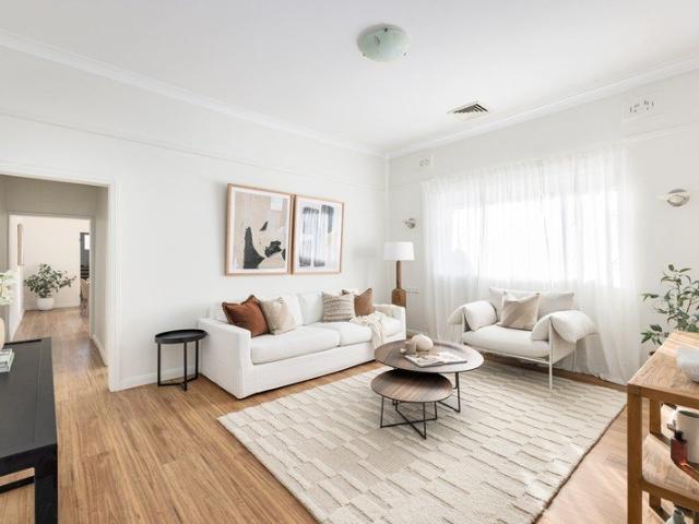 A freestanding Petersham classic with endless possibilities
