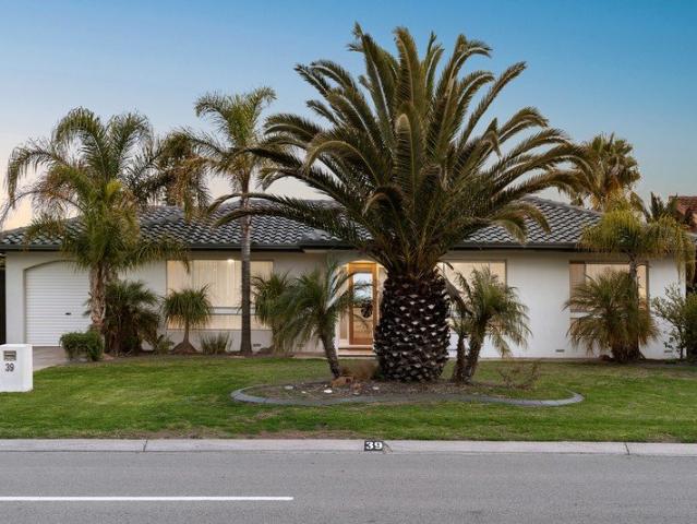 Light Filled Family Living by the Coast
