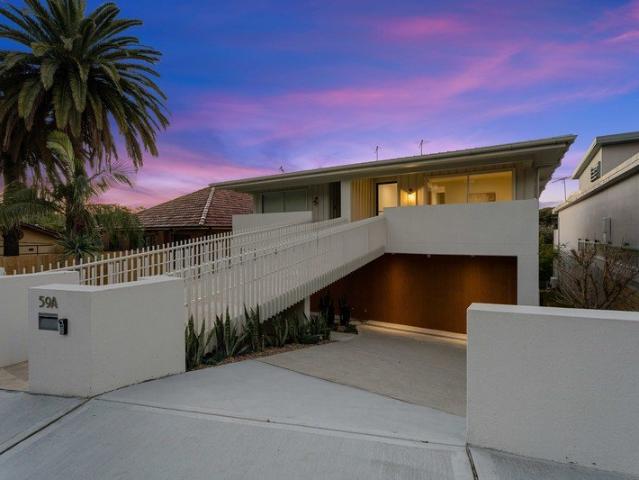 A Fresh Vision Of Coastal Luxury With An Exceptional Layout And Idyllic North Facing Garden