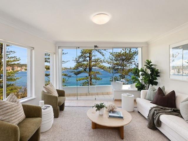 A Front Row Seat to Manly's Harbour Life