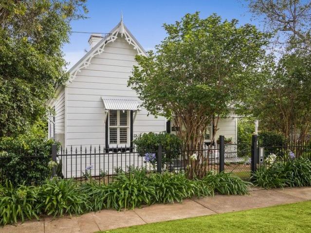 A Garden Cottage Where Time Slows and Life Softens