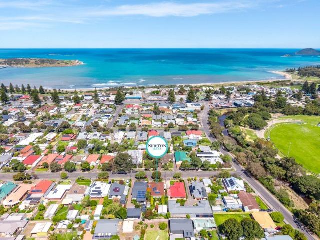 A Garden Lover's Paradise in the Heart of Victor Harbor!