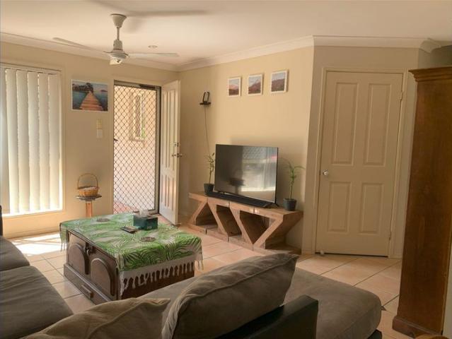 A Gated & Lovely Townhouse with Serene Location in Calamvale! Comes with an Extra Large Back and Side Yard
