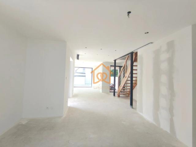 À Geispolsheim Village: Appartement avec garage, parking et un