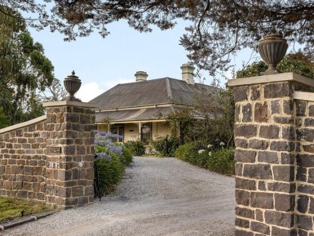 A Generational Retreat with Sensational Hilltop Sights