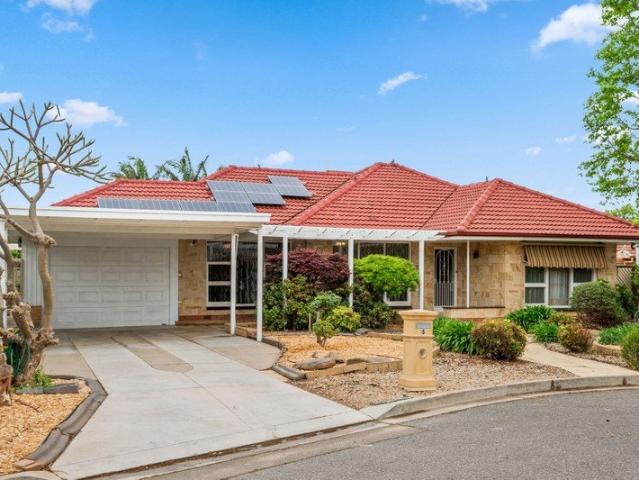A Generous Glengowrie Offering with Space to Evolve