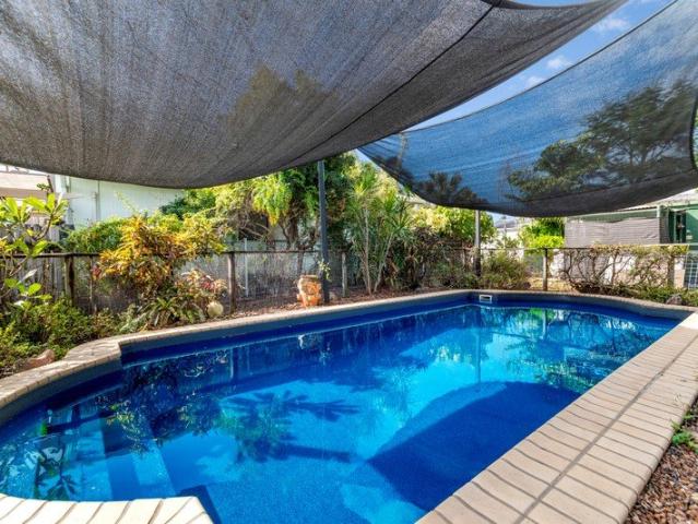 A Golden Opportunity on French Street Character, Charm & 1,012m² of Potential!