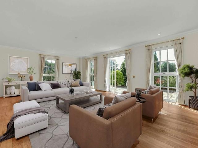 A grand mansion house in a prestigious private road location a short drive from both Esher and Cobham, ideally located for the ACS International School