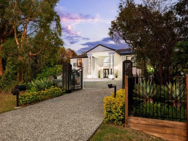 A Grand Masterpiece Manson With a Brand New Two Ensuite Granny Flat Auction Must Be Sold