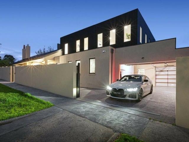 Walking to Camberwell Grammar with Land 767m2