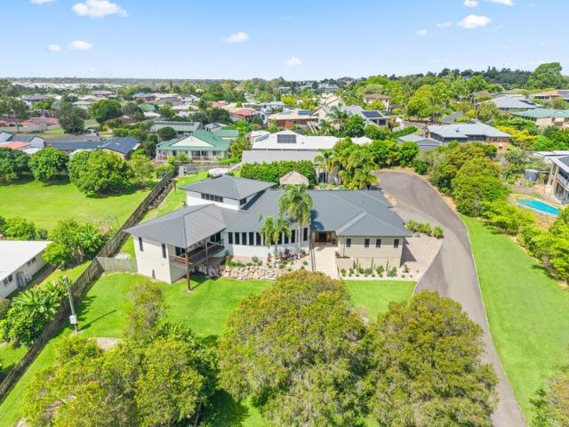 Prestigious, Expansive Living with Panoramic View
