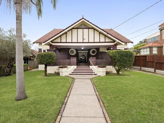 A Grand Ashfield Classic with a Story to Tell