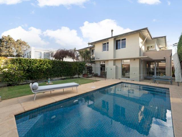 A Grand Bayside Sanctuary of Space, Style & Sophistication