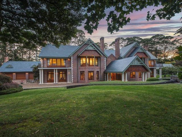 A Grand Blue Mountains Estate of Scale, Privacy and European Elegance