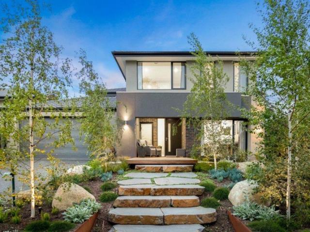 A Grand Contemporary Residence with Parkside Prestige