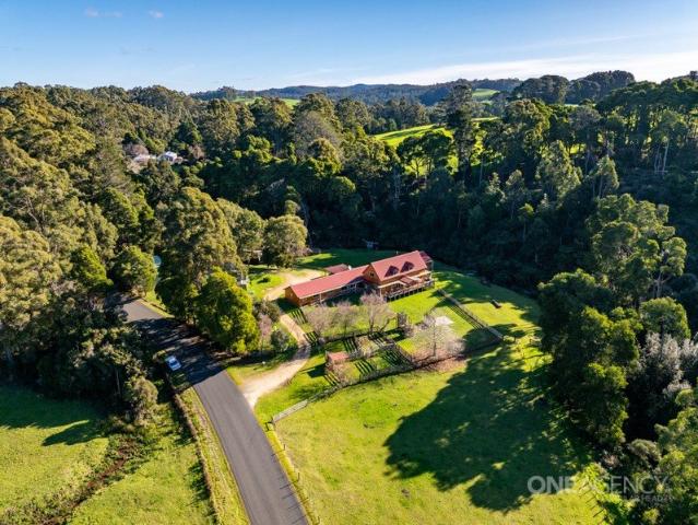 A Grand Family Home Where Family, Farmland & Lifestyle Come Together
