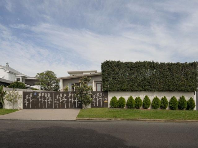 A Grand Family Lifestyle in a Prestigious Clayfield Enclave