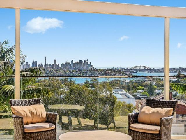 A Grand Family Residence With Iconic Harbour Views
