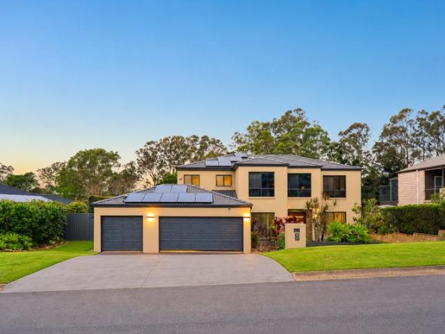 A GRAND FAMILY RETREAT IN A PEACEFUL SETTING