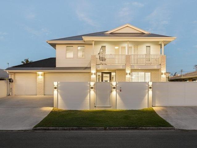 A Grand Hampton Residence of Rare Proportions Meets Beachside Living