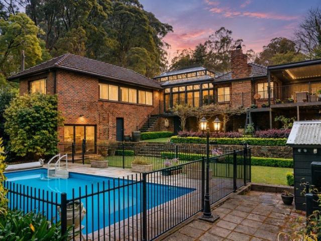 A Grand Hills Residence with a Remarkable Sense of Occasion