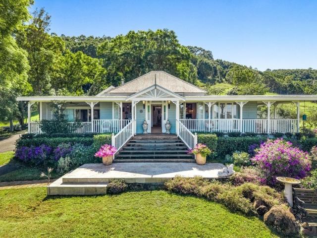 A Grand Restored Queenslander Estate with Panoramic Hinterland Views