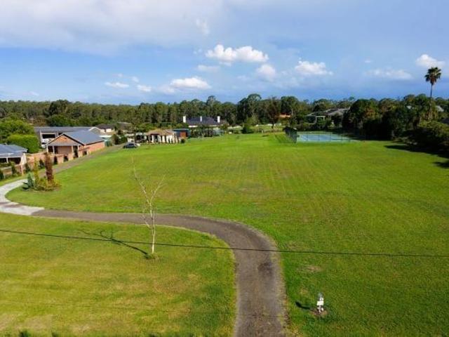 A Grand 1 Hectare Estate: The Pinnacle of Semi Rural Luxury