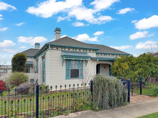 A GRACIOUS VICTORIAN ERA IN THE HEART OF MARYBOROUGH