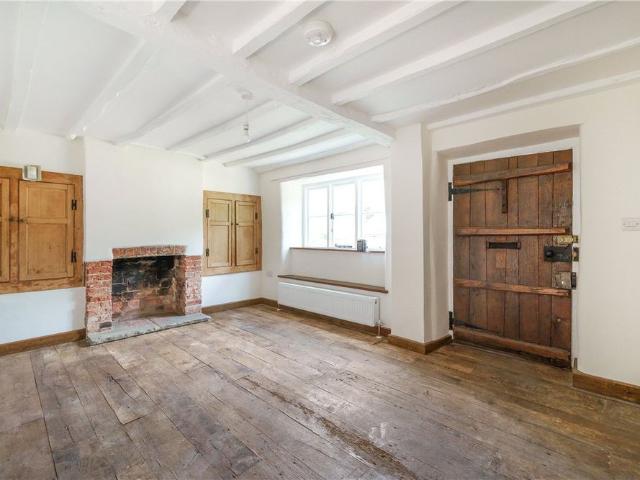 A Grade II Listed three bedroom detached property with a south facing garden and off street parking in the desirable village of Turweston