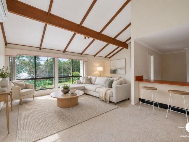 A Great Family Home in a Sought After Carindale Location