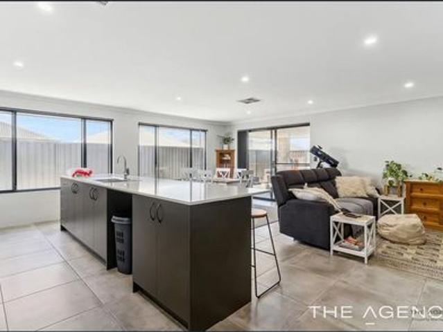 A Great Family Home in Lakelands