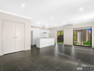 Rockbank, Victoria - Garden, Parking, Equipped kitchen
