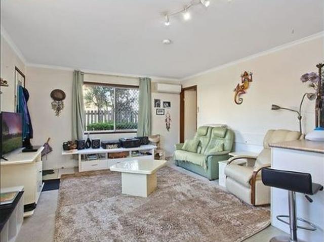 A Great 1 Bedroom Unit in Small Block
