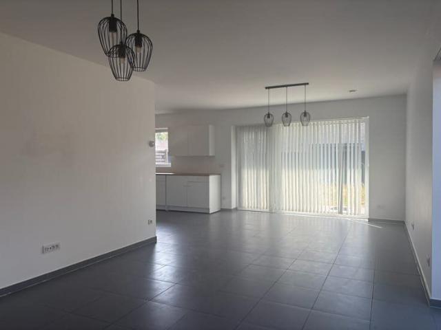 A+ halfopen woning met 3 slaapkamers, tuin en garage