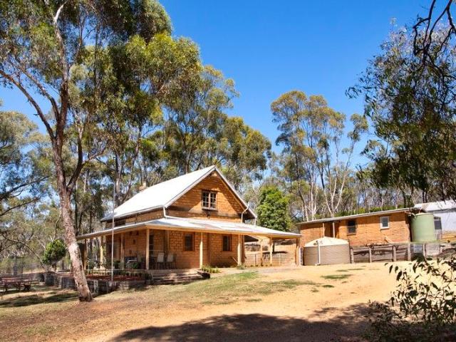A Handcrafted Bushland Retreat closer to nature!