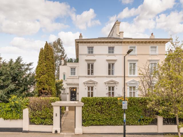 A handsome five bedroom townhouse with a large garden in W2