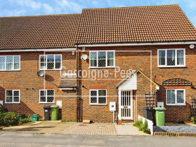 A Hawthorne Place, Epsom, KT17 3 bed house to rent £2,250 pcm £519 pw