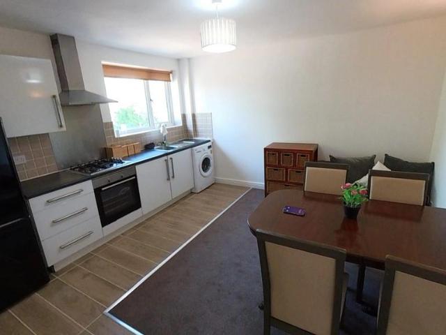 a Hathersage Road, Manchester 3 bed flat to rent £1,534 pcm £354 pw