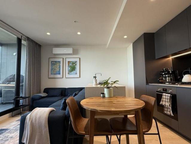 A Haven of Contemporary Comfort and Urban Sophistication