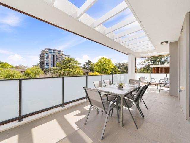 A haven of light and charm | Expansive free flowing living spaces | Convenient locale