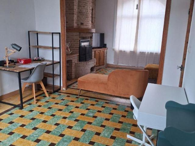 A HAZEBROUCK, charmante maison de ville de 1930 d'une superficie d'env.95m2 comprenant: Au rez.