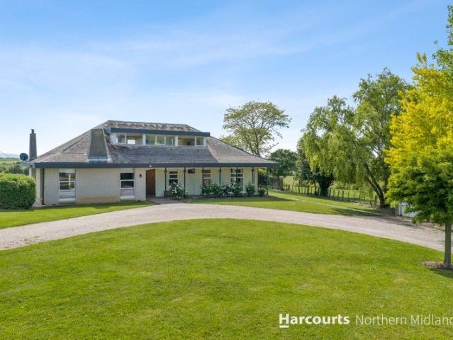 A Heritage Homestead with Exceptional Rural Appeal