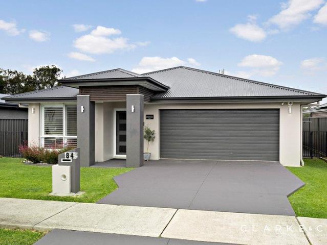 A HIGH END FAMILY HOME WITH BEAUTIFUL RESERVE VIEWS!