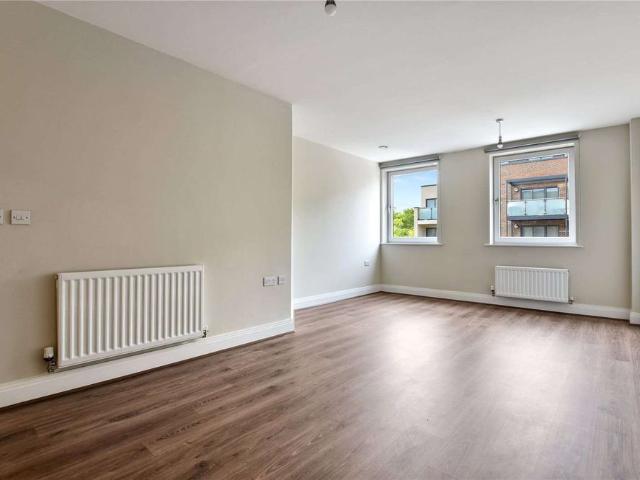 A high specification 1 bedroom apartment of 500 sq ft, set on the first floor. Available 1st October on an unfurnished basis